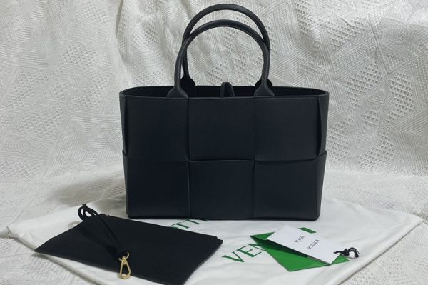 Replica Bottega Veneta 652867 Arco Mini tote bag in Black maxi Intrecciato Nappa leather