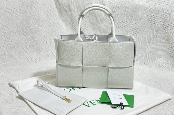 Replica Bottega Veneta 652867 Arco Mini tote bag in White maxi Intrecciato Nappa leather