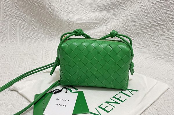 Replica Bottega Veneta 666683 Loop cross-body mini bag in Green Intrecciato leather