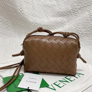 Replica Bottega Veneta 666683 Loop cross-body mini bag in Brown Intrecciato leather