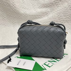 Replica Bottega Veneta 666683 Loop cross-body mini bag in Gray Intrecciato leather