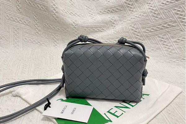 Replica Bottega Veneta 666683 Loop cross-body mini bag in Gray Intrecciato leather