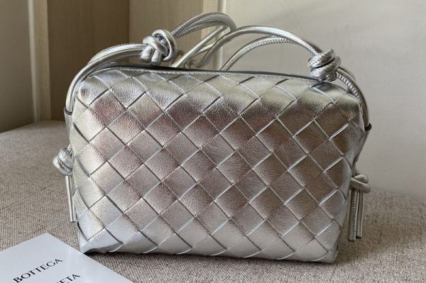 Replica Bottega Veneta 666683 Loop cross-body mini bag in Silver Intrecciato leather