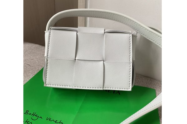 Replica Bottega Veneta 666688 Cassette mini bag in White Intreccio leather