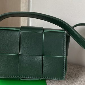 Replica Bottega Veneta 666688 Cassette mini bag in Raintree Intreccio leather