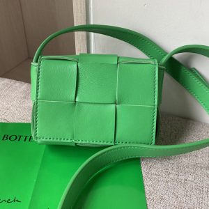 Replica Bottega Veneta 666688 Cassette mini bag in Parakeet Intreccio leather