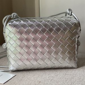 Replica Bottega Veneta 666689 Loop cross-body mini bag in Silver Intrecciato leather