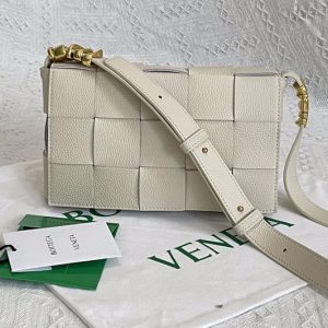 Replica Bottega Veneta 666870 Cassette cross-body bag in White Intreccio leather