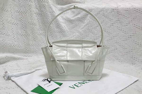 Replica Bottega Veneta 666874 Arco top handle bag in White Intreccio leather