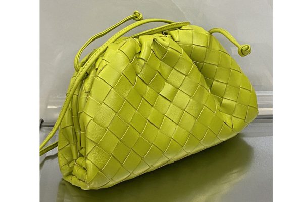 Replica Bottega Veneta 585852 Mini Pouch in Green Nappa leather