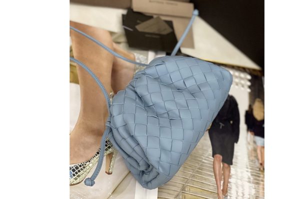 Replica Bottega Veneta 585852 Mini Pouch in Blue Nappa leather