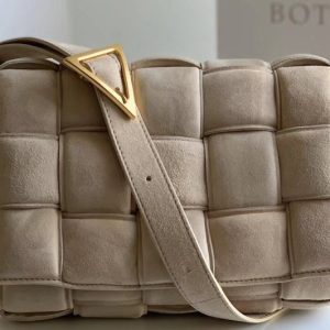 Replica Bottega Veneta 591970 padded cassette bag in Beige Suede Leather