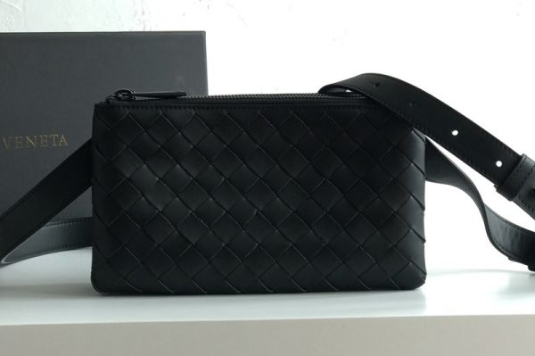 Replica Bottega Veneta 609692 BV Mini messenger bag In Black classic woven nappa leather