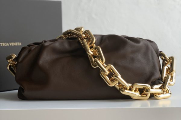 Replica Bottega Veneta 620230 BV The Chain Pouch Shoulder bag in Coffee Calfskin Leather