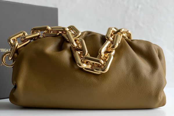 Replica Bottega Veneta 620230 BV The Chain Pouch Shoulder bag in Apricot Calfskin Leather