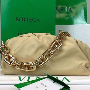 Replica Bottega Veneta 620230 Chain Pouch Shoulder Bag in Beige Lambskin Leather With Gold Chain