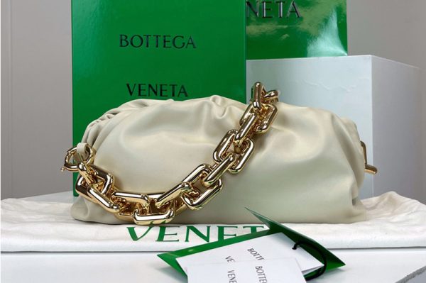 Replica Bottega Veneta 620230 Chain Pouch Shoulder Bag in White Lambskin Leather With Gold Chain