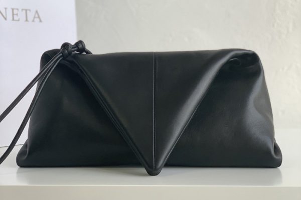 Replica Bottega Veneta 622712 Trine Angular clutch bag in Black Lambskin Leather