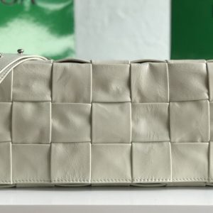 Replica Bottega Veneta 629068 Stretch Cassette Crossbody bag in White Paper Calf leather