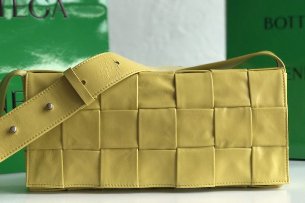 Replica Bottega Veneta 629068 Stretch Cassette Crossbody bag in Yellow Paper Calf leather