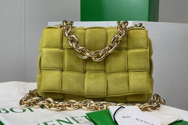 Replica Bottega Veneta 631421 The Chain Cassette Cross-body bag in maxi Kiwi Intrecciato suede cashmere