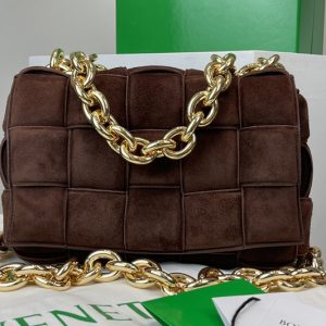 Replica Bottega Veneta 631421 The Chain Cassette Cross-body bag in maxi Fondant Intrecciato suede cashmere