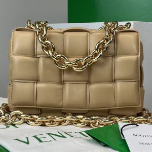 Replica Bottega Veneta 631421 The Chain Cassette Cross-body bag in maxi Porridge Intrecciato Nappa leather