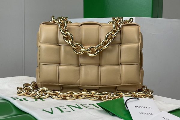 Replica Bottega Veneta 631421 The Chain Cassette Cross-body bag in maxi Porridge Intrecciato Nappa leather