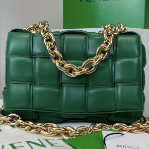 Replica Bottega Veneta 631421 The Chain Cassette Cross-body bag in maxi Green Intrecciato Nappa leather