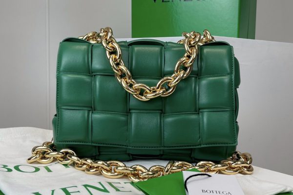 Replica Bottega Veneta 631421 The Chain Cassette Cross-body bag in maxi Green Intrecciato Nappa leather