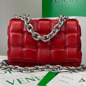 Replica Bottega Veneta 631421 The Chain Cassette bag in maxi Red Intrecciato Nappa leather With Silver Chain