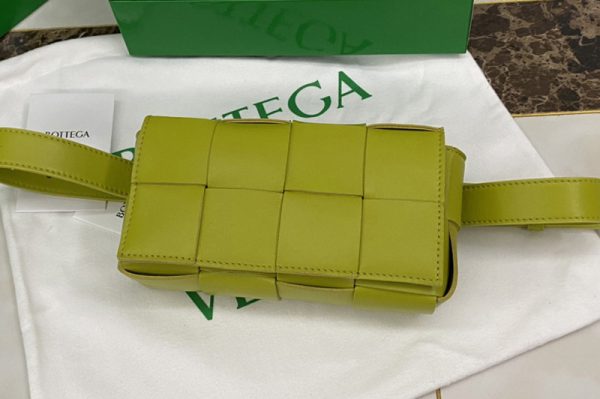 Replica Bottega Veneta 639367 Cassette belt bag in Green Intrecciato Nappa leather