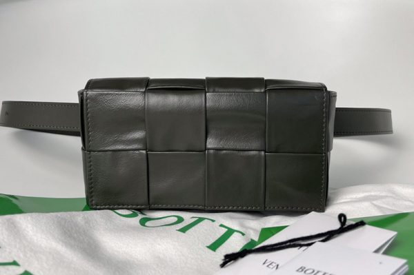 Replica Bottega Veneta 651053 Mini Cassette Belt bag in Fondant Intrecciato Paper Calf leather