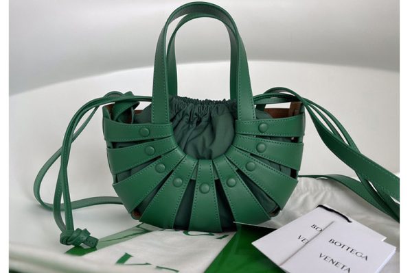 Replica Bottega Veneta 651819 Shell Cut out shoulder bag in Green French Calf Leather