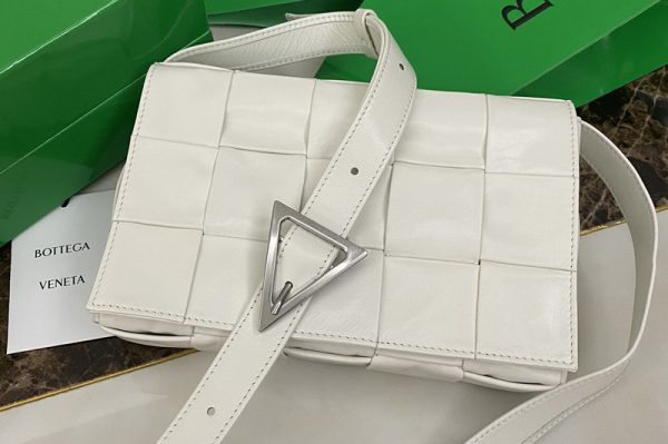 Replica Bottega Veneta 667298 Cassette cross-body bag in White Intreccio leather