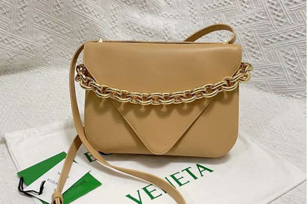 Replica Bottega Veneta 667398 Mount Leather envelope bag in Almond Leather