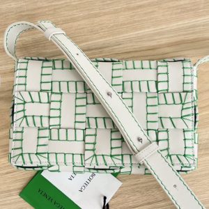 Replica Bottega Veneta 691400 Cassette Intreccio leather cross-body bag in White/Green Leather