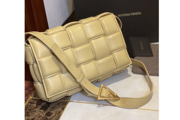 Replica Bottega Veneta 591970 padded cassette bag in Tapioca Lambskin Leather