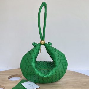 Replica Bottega Veneta 701024 Turn Medium intrecciato leather pouch with adjustable strap in Green Leather