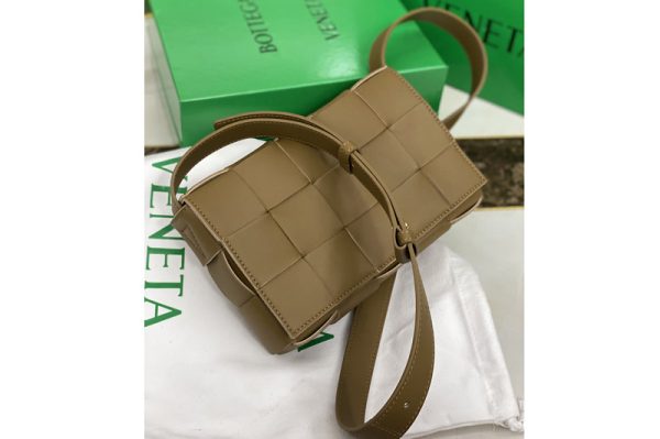 Replica Bottega Veneta 578004 Cassette cross-body bag in Khaki double-face maxi weave