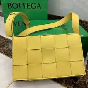 Replica Bottega Veneta 578004 Cassette cross-body bag in Buttercup double-face maxi weave