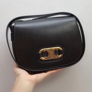 Replica Celine 193043 medium maillon triomphe Bag in Black natural calfskin Leather