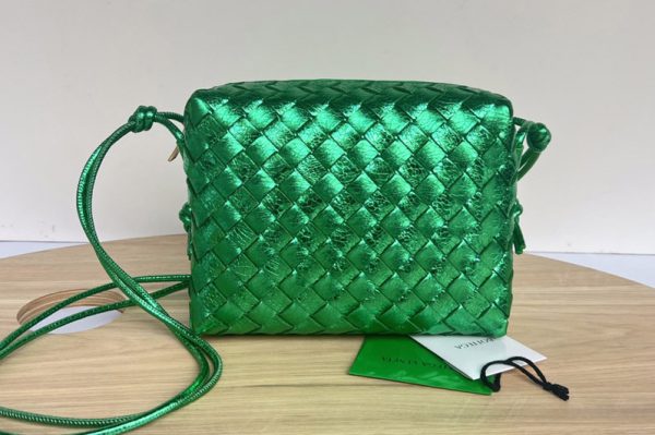 Replica Bottega Veneta 680255 Loop intrecciato leather crossbody bag in Green Leather