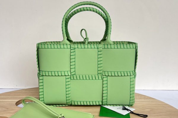 Replica Bottega Veneta 691401 Small Arco intreccio leather tote bag in Green Leather