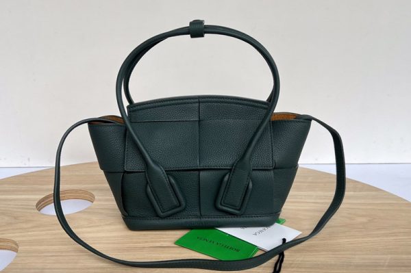 Replica Bottega Veneta 666873 BV Arco 29 Mini intreccio slouchy leather bag in Green Leather