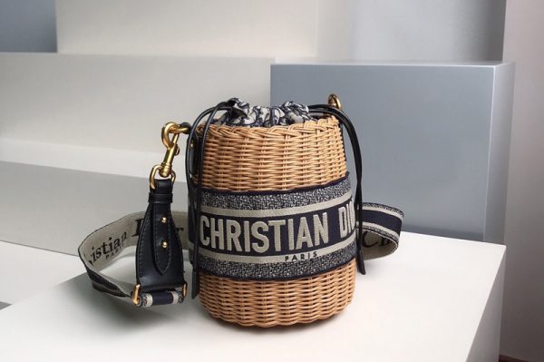 Replica Christian Dior M7600 Dior Wicker bucket bag in Blue Dior Oblique Jacquard and Natural Wicker