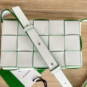 Replica Bottega Veneta 578004 Cassette cross-body bag in White/Green Leather