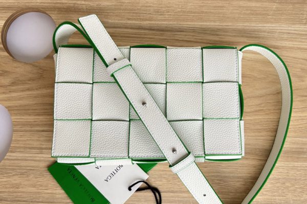 Replica Bottega Veneta 578004 Cassette cross-body bag in White/Green Leather