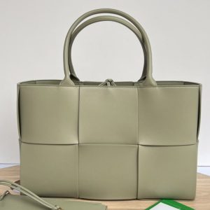 Replica Bottega Veneta 609175 Medium Arco Tote bag in Travertine intrecciato leather