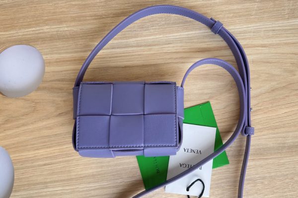 Replica Bottega Veneta 666688 Cassette mini bag in Purple Intreccio leather